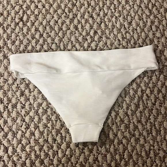 white H&M bathing suit bottoms. brand new & never worn; size 2 - Picture 2 of 4